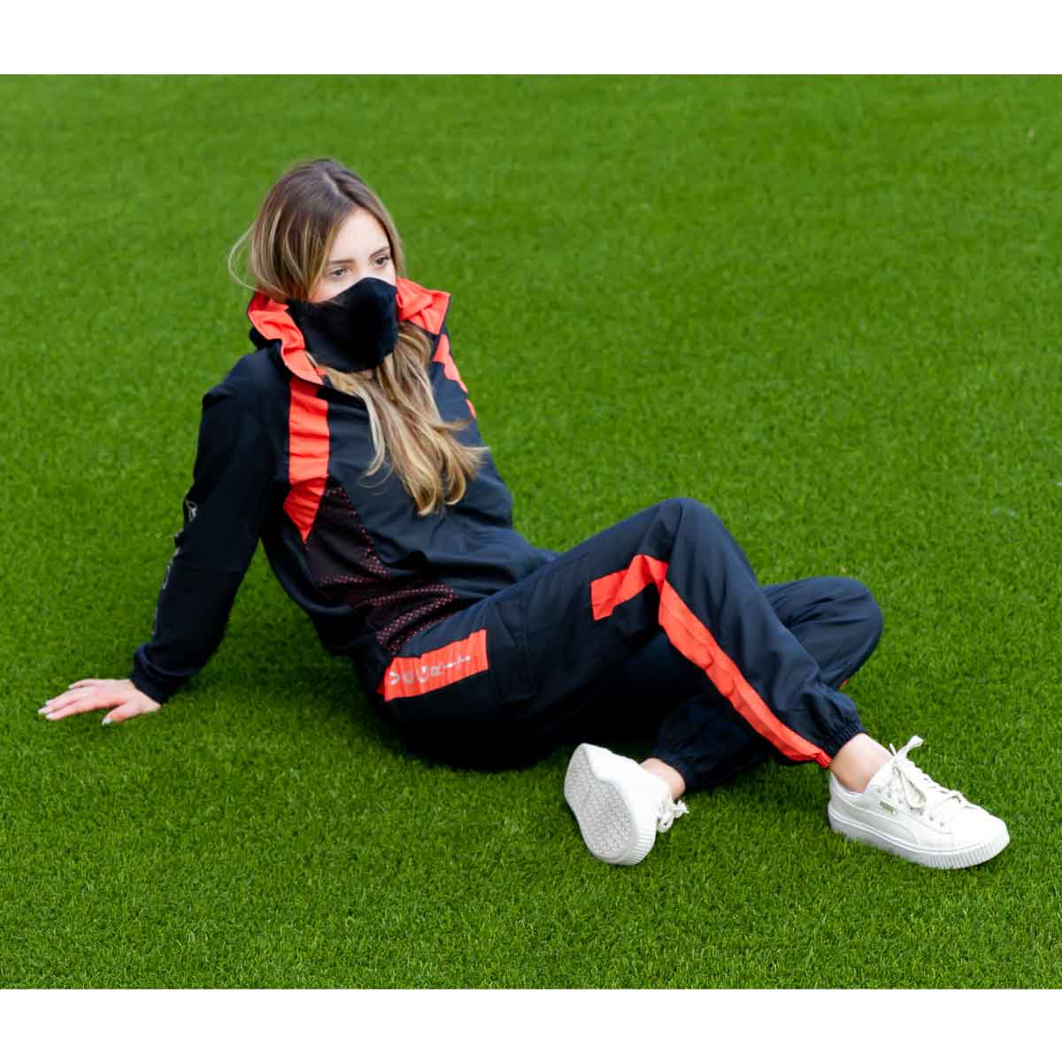 JOGGER COLOR NEGRO Y NARANJA PARA MUJER