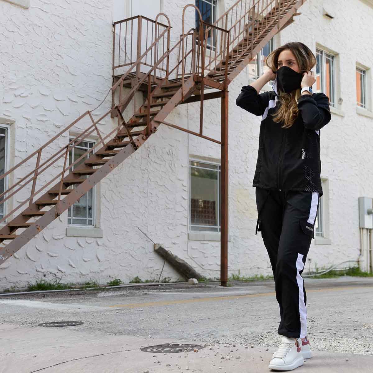 JOGGER COLOR NEGRO PARA MUJER